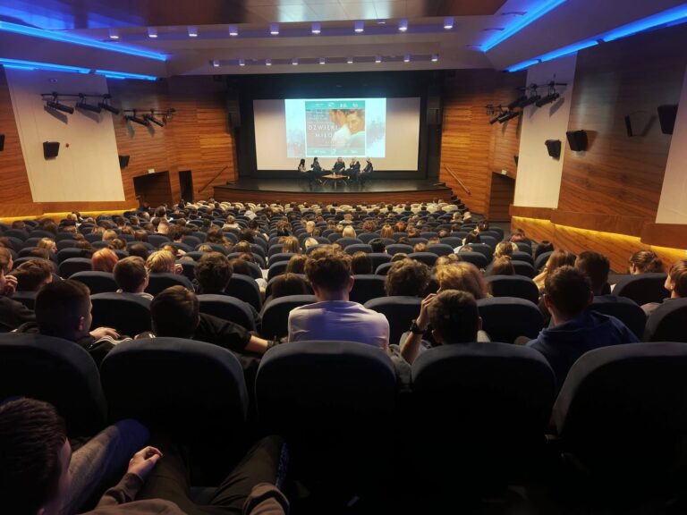 Read more about the article „Dźwięki Miłości” – Film, który Inspiruje
